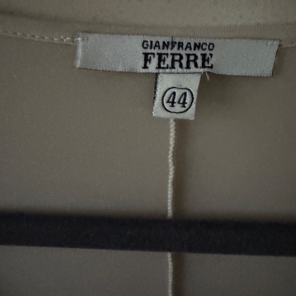 Beautiful cream color top by Gianfranco. Size 44 - Picture 2 of 2